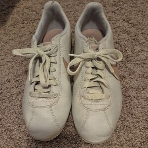 Nike Women's Cream Sneakers